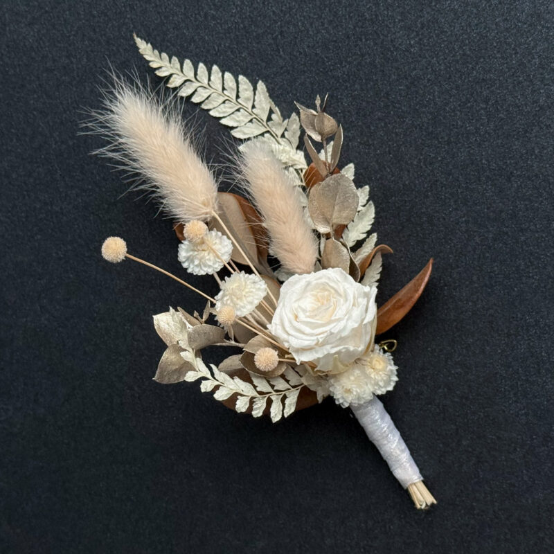 Rinnanõel 'RUSTY' kauapüsivate lilledega