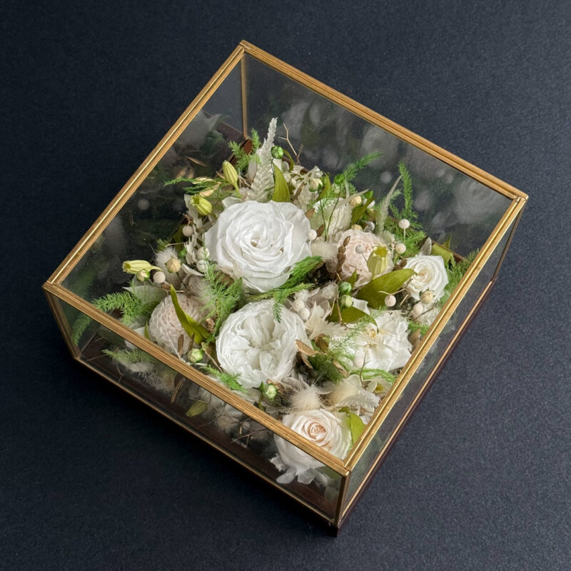 Uinuvad lilled: klaasist lillekarp 'WHITE BRIGHT'