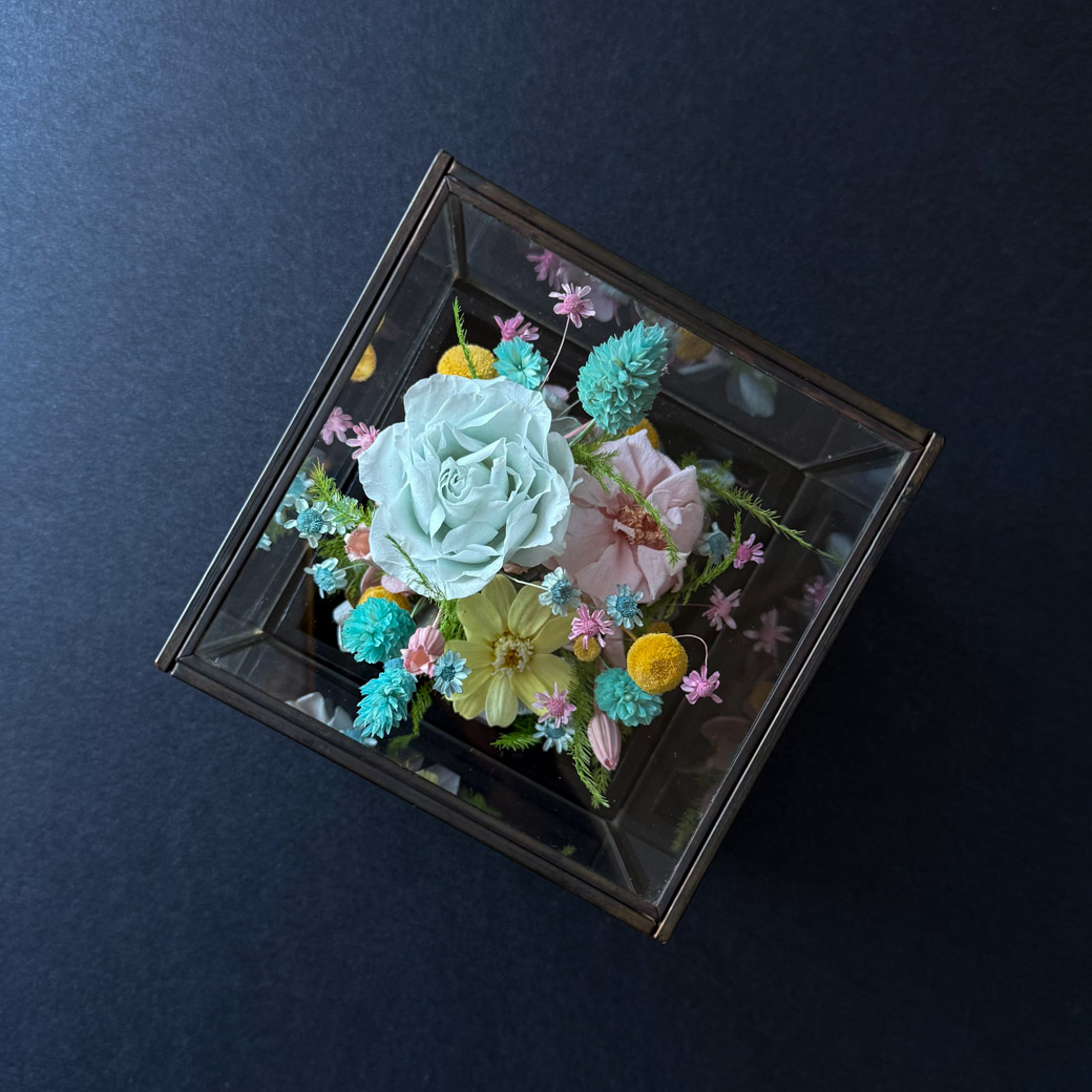 Uinuvad lilled: klaasist lillekarp 'CANDY SPLASH'